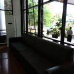 Meja, kursi tunggu dan sarana penerimaan (desk information) 3